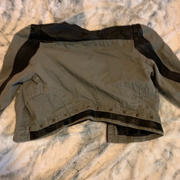 Cropped Jacket - Picture 4 of 5